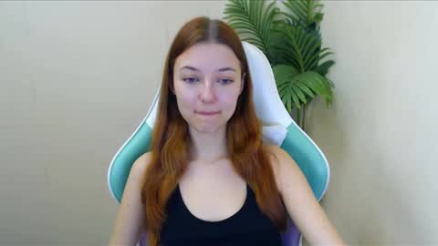 Snapshot of vivien_leight chatting on December 9, 12:19 pm Vivien online show from December 9, 12:19 pm