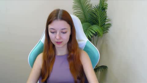 Snapshot of vivien_leight chatting on December 16, 9:52 pm Vivien online show from December 16, 9:52 pm