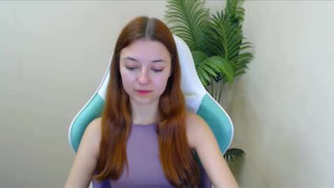 Snapshot of vivien_leight chatting on December 17, 12:56 am Vivien online show from December 17, 12:56 am