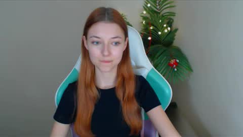 Snapshot of vivien_leight chatting on December 25, 10:05 pm Vivien online show from December 25, 10:05 pm