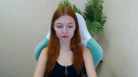 Snapshot of vivien_leight chatting on January 6, 9:32 pm Vivien online show from January 6, 9:32 pm