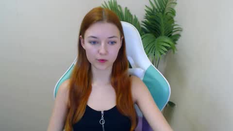 Snapshot of vivien_leight chatting on January 7, 12:34 am Vivien online show from January 7, 12:34 am