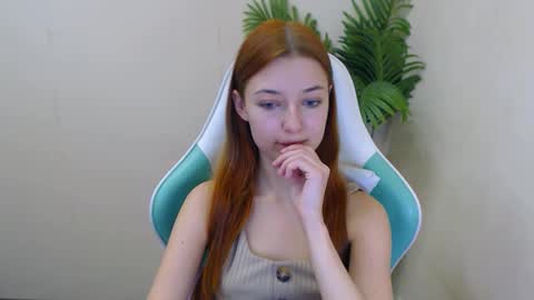 Snapshot of vivien_leight chatting on January 8, 6:41 pm Vivien online show from January 8, 6:41 pm