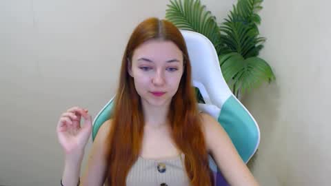Snapshot of vivien_leight chatting on January 15, 7:44 pm Vivien online show from January 15, 7:44 pm