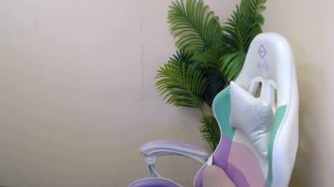 Snapshot of vivien_leight chatting on January 21, 9:36 pm Vivien online show from January 21, 9:36 pm