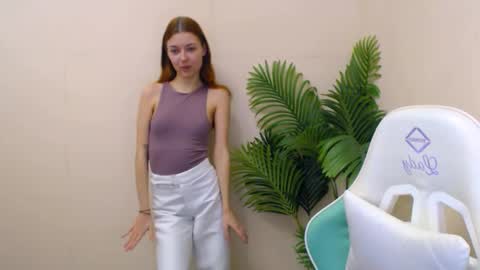 Snapshot of vivien_leight chatting on February 7, 6:34 pm Vivien online show from February 7, 6:34 pm