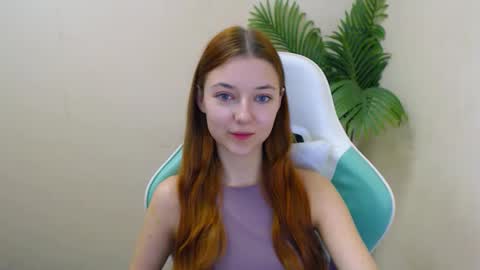 Snapshot of vivien_leight chatting on February 7, 9:37 pm Vivien online show from February 7, 9:37 pm