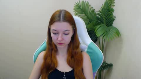 Snapshot of vivien_leight chatting on February 10, 12:29 pm Vivien online show from February 10, 12:29 pm