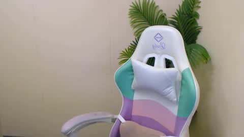 Snapshot of vivien_leight chatting on February 10, 3:32 pm Vivien online show from February 10, 3:32 pm