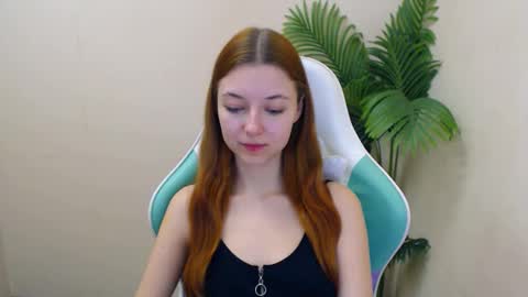 Snapshot of vivien_leight chatting on February 11, 12:48 pm Vivien online show from February 11, 12:48 pm