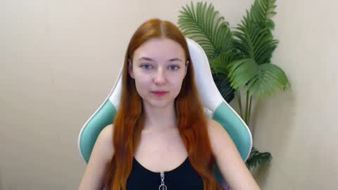 Snapshot of vivien_leight chatting on February 17, 4:15 pm Vivien online show from February 17, 4:15 pm