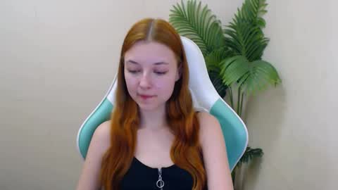 Snapshot of vivien_leight chatting on March 4, 6:50 pm Vivien online show from March 4, 6:50 pm