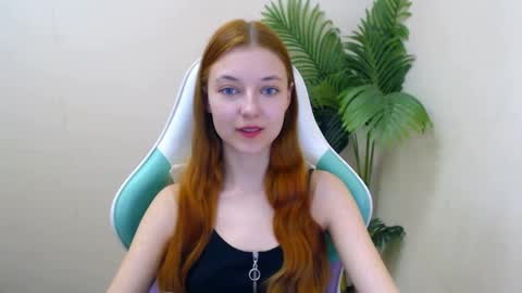Snapshot of vivien_leight chatting on March 6, 3:45 pm Vivien online show from March 6, 3:45 pm