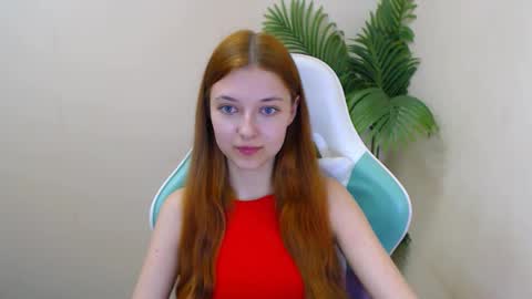 Snapshot of vivien_leight chatting on March 8, 1:06 am Vivien online show from March 8, 1:06 am