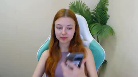 Snapshot of vivien_leight chatting on March 10, 6:45 pm Vivien online show from March 10, 6:45 pm