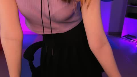 Vivien online show from December 3, 4:17 pm