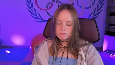 Vivien online show from December 9, 7:07 pm