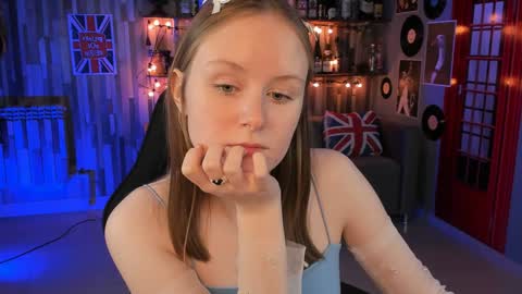 Vivien online show from December 12, 8:32 pm