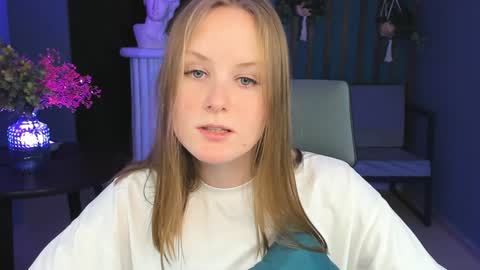 Vivien online show from December 18, 4:28 pm