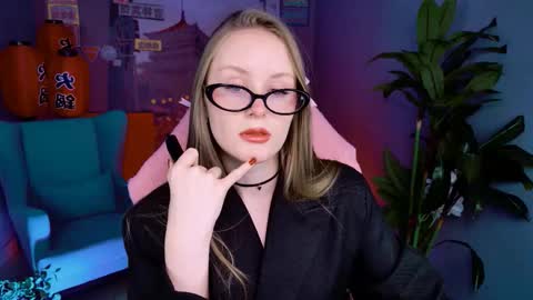 Snapshot of vivienleeigh chatting on February 6, 5:56 am Vivien online show from February 6, 5:56 am