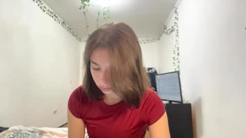 Snapshot of viviennebreihan chatting on November 6, 7:09 am Vivi online show from November 6, 7:09 am