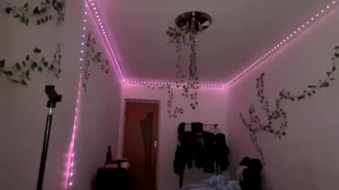 Snapshot of viviennebreihan chatting on December 2, 6:14 pm Vivi online show from December 2, 6:14 pm