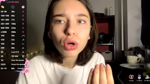 Snapshot of viviennebreihan chatting on December 14, 3:12 am Vivi online show from December 14, 3:12 am