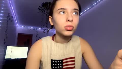 Snapshot of viviennebreihan chatting on December 20, 11:06 am Vivi online show from December 20, 11:06 am