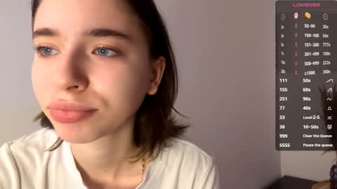 Snapshot of viviennebreihan chatting on January 7, 10:07 am Vivi online show from January 7, 10:07 am