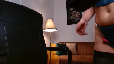 Vivienne online show from April 2, 4:04 pm