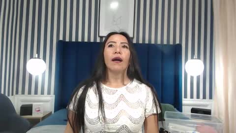 Snapshot of viviennerosette chatting on October 18, 1:01 pm Vivian online show from October 18, 1:01 pm