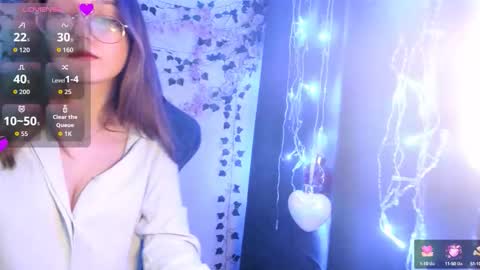 vivivivikkie online show from October 9, 9:57 pm