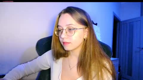 Snapshot of vivivivikkie chatting on March 6, 11:01 pm vivivivikkie online show from March 6, 11:01 pm
