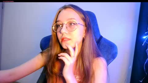 Snapshot of vivivivikkie chatting on March 23, 9:30 pm vivivivikkie online show from March 23, 9:30 pm