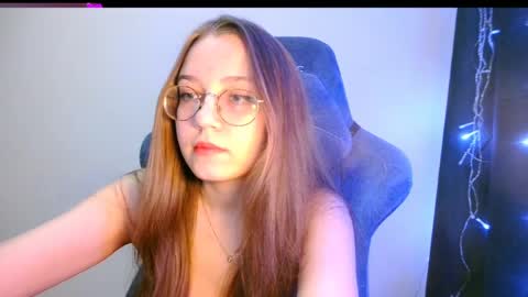Snapshot of vivivivikkie chatting on April 1, 9:01 pm vivivivikkie online show from April 1, 9:01 pm