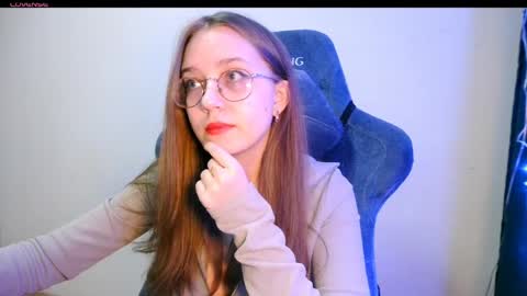 Snapshot of vivivivikkie chatting on April 8, 9:26 pm vivivivikkie online show from April 8, 9:26 pm