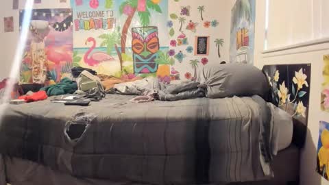 Snapshot of vixenfyre chatting on November 17, 10:59 pm Vixen Fyre online show from November 17, 10:59 pm