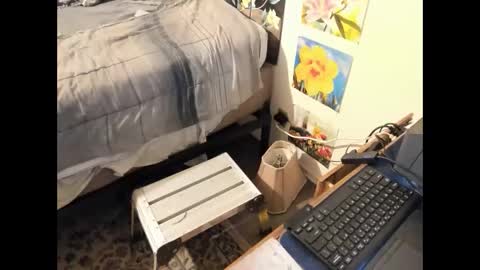 Snapshot of vixenfyre chatting on February 5, 3:44 am Vixen Fyre online show from February 5, 3:44 am