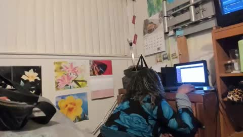 Snapshot of vixenfyre chatting on February 27, 3:39 am Vixen Fyre online show from February 27, 3:39 am