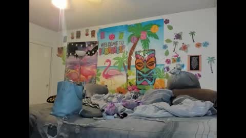 Snapshot of vixenfyre chatting on April 6, 9:05 pm Vixen Fyre online show from April 6, 9:05 pm