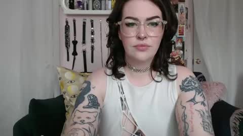 Snapshot of vixinvvitch chatting on July 2, 3:29 pm VIXIN online show from July 2, 3:29 pm