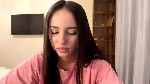 Snapshot of vixy_luna chatting on March 16, 2:32 pm Miss Mia online show from March 16, 2:32 pm