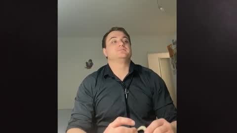 Snapshot of vlamen007 chatting on February 6, 6:44 pm vlamen007 online show from February 6, 6:44 pm