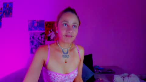 Snapshot of void_smokin chatting on May 2, 12:43 pm Gabriela online show from May 2, 12:43 pm