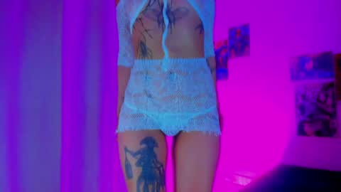 Snapshot of void_smokin chatting on May 9, 10:48 pm Gabriela online show from May 9, 10:48 pm