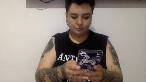 Snapshot of voodkha chatting on January 8, 10:01 pm Danny and Ale online show from January 8, 10:01 pm