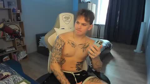 Snapshot of vova_belkin_ chatting on September 25, 10:19 am vova online show from September 25, 10:19 am