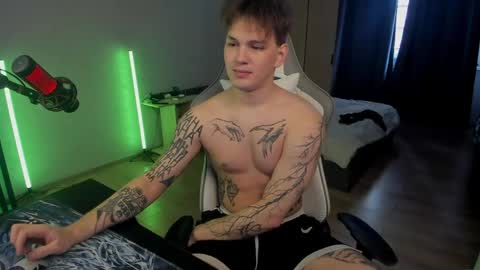 Snapshot of vova_belkin_ chatting on April 8, 10:04 am vova online show from April 8, 10:04 am