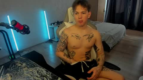Snapshot of vova_belkin_ chatting on April 13, 10:32 am vova online show from April 13, 10:32 am