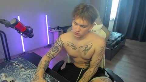 Snapshot of vova_belkin_ chatting on April 27, 10:13 am vova online show from April 27, 10:13 am